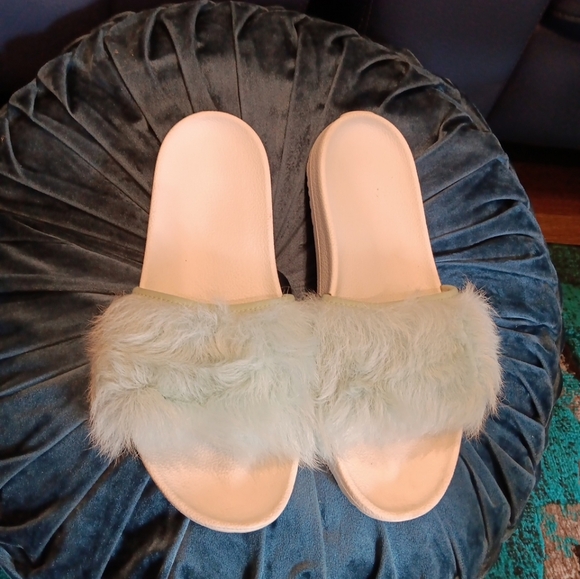 UGG Royale Baby Blue Toscana Fluffie Slide Slippers Sandals Size US 9.5 Womens - Picture 2 of 6